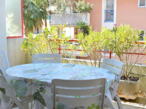 Spacieux T2 avec grande terrasse à Saint-Raphaël, proche mer et gare, garage inclus - FR-1-226A-102